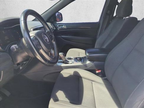 Used 2018 Jeep Grand Cherokee Laredo AWD/4WD image 15