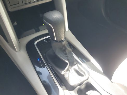Certified 2025 Toyota Corolla Cross LE FWD image 29