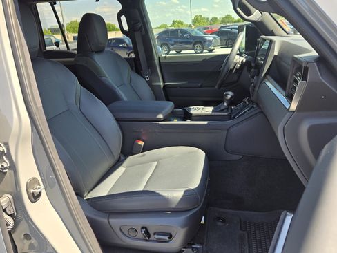 Used 2025 Lexus GX 550 w/ Accessory Package (32) AWD/4WD image 14