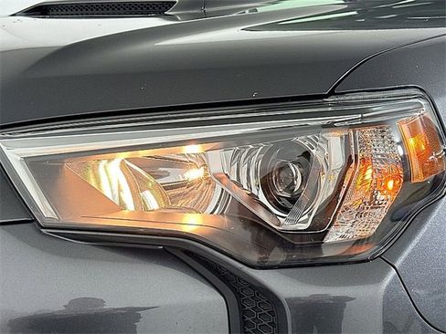 Used 2022 Toyota 4Runner TRD Off-Road Premium image 34