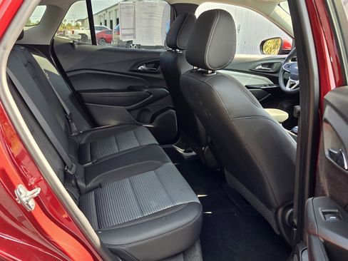 Certified 2025 Chevrolet Trax LT w/ LT Convenience Package FWD image 16