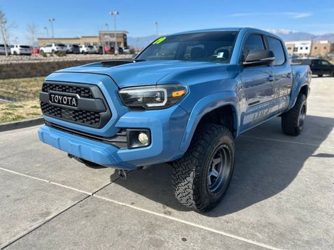 Used 2019 Toyota Tacoma TRD Sport w/ Technology Package image 3
