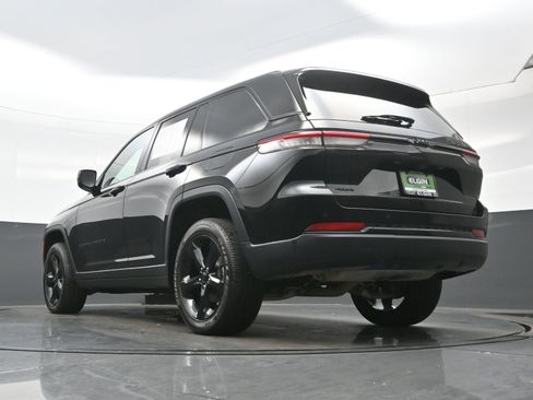 Used 2024 Jeep Grand Cherokee Altitude image 29