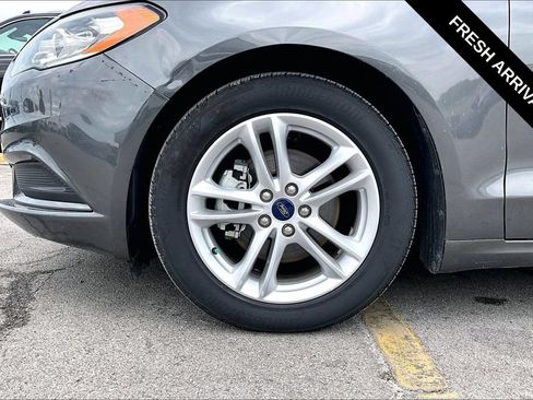 Used 2018 Ford Fusion SE w/ Fusion SE Technology Package FWD image 32