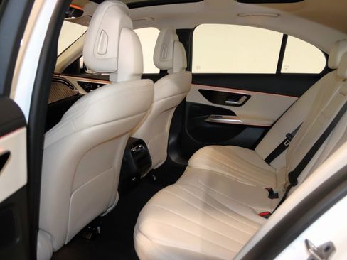 Used 2025 Mercedes-Benz E 350 4MATIC Sedan image 57