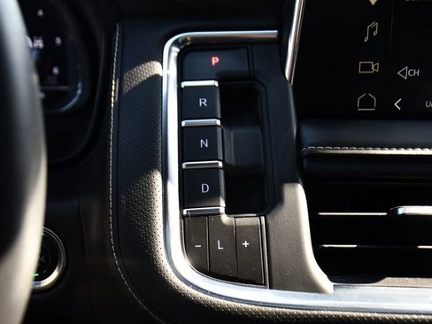 Used 2023 GMC Yukon SLT w/ SLT Premium Package AWD/4WD image 29