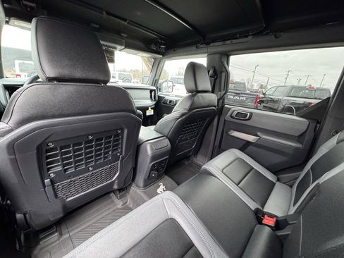 Used 2023 Ford Bronco Black Diamond w/ Sasquatch Package image 13