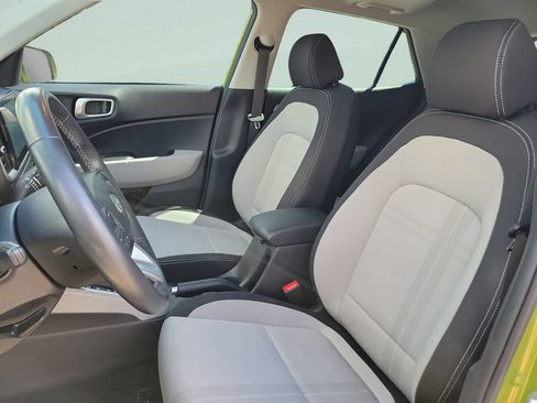 Used 2024 Hyundai Venue SEL FWD image 23