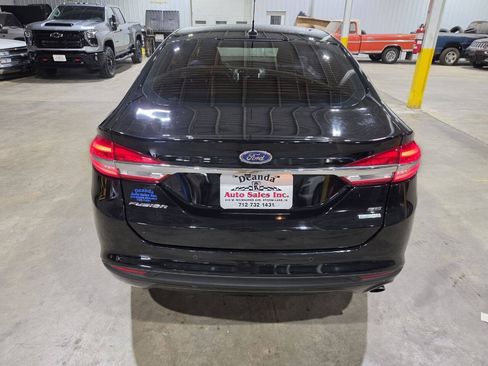 Used 2017 Ford Fusion SE w/ Fusion SE Technology Package FWD image 10