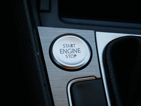 Used 2015 Volkswagen Golf TDI SE image 30