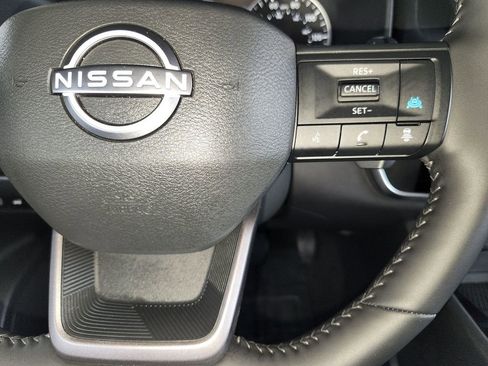 Used 2025 Nissan Rogue SV AWD/4WD image 24