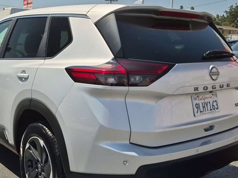 Certified 2024 Nissan Rogue SV FWD image 10