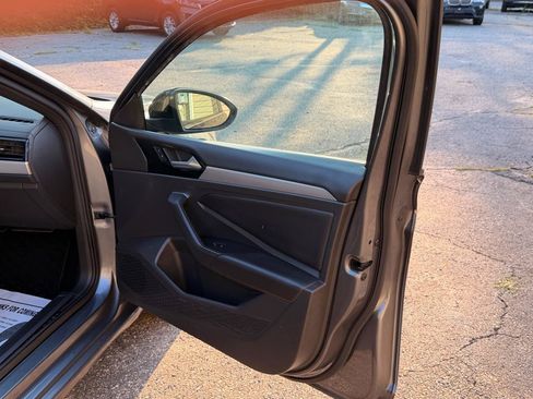 Used 2019 Volkswagen Jetta R-Line FWD image 19
