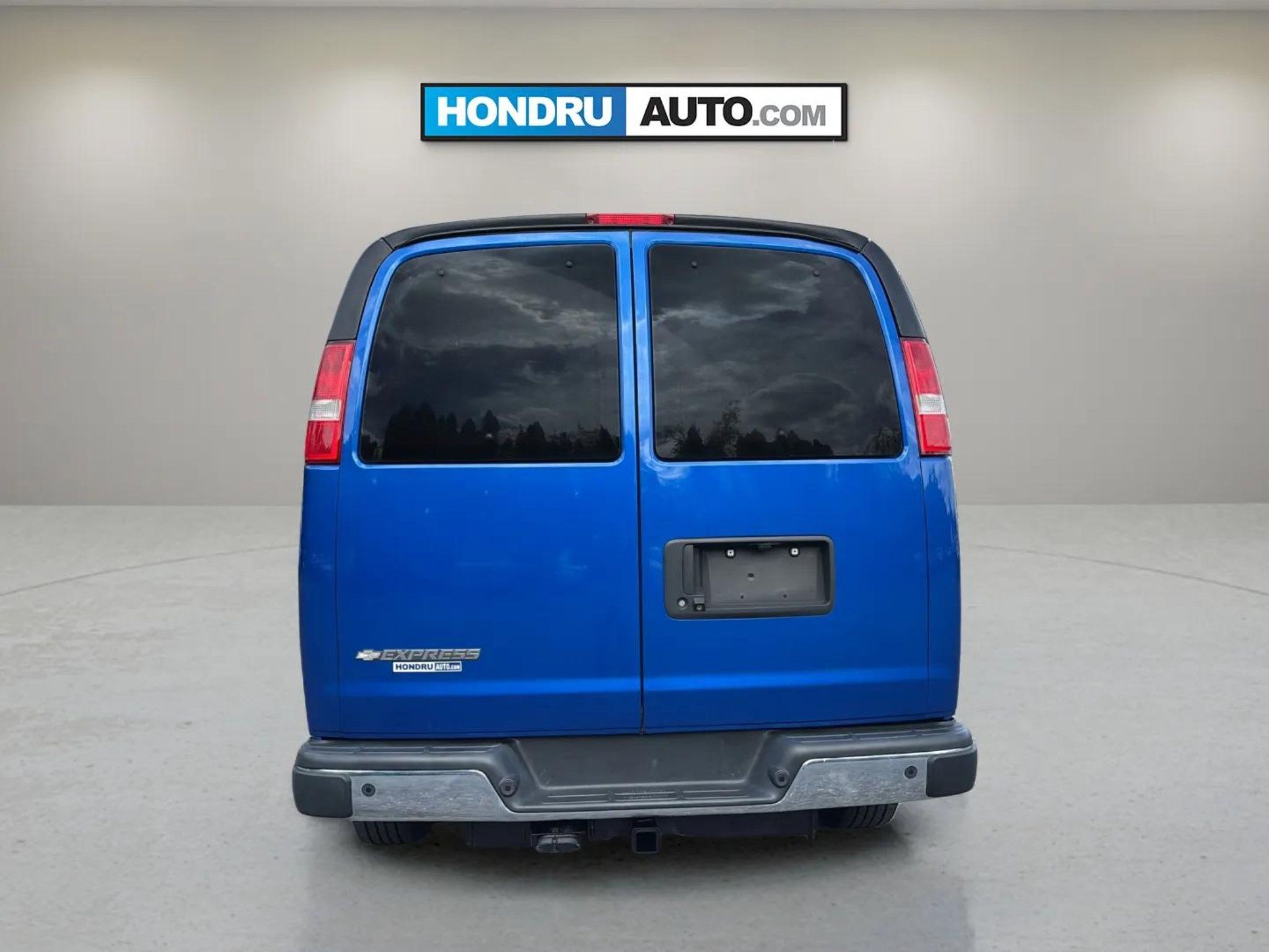 Used 2019 Chevrolet Express 3500 LS w/ Chrome Appearance Package RWD image 8