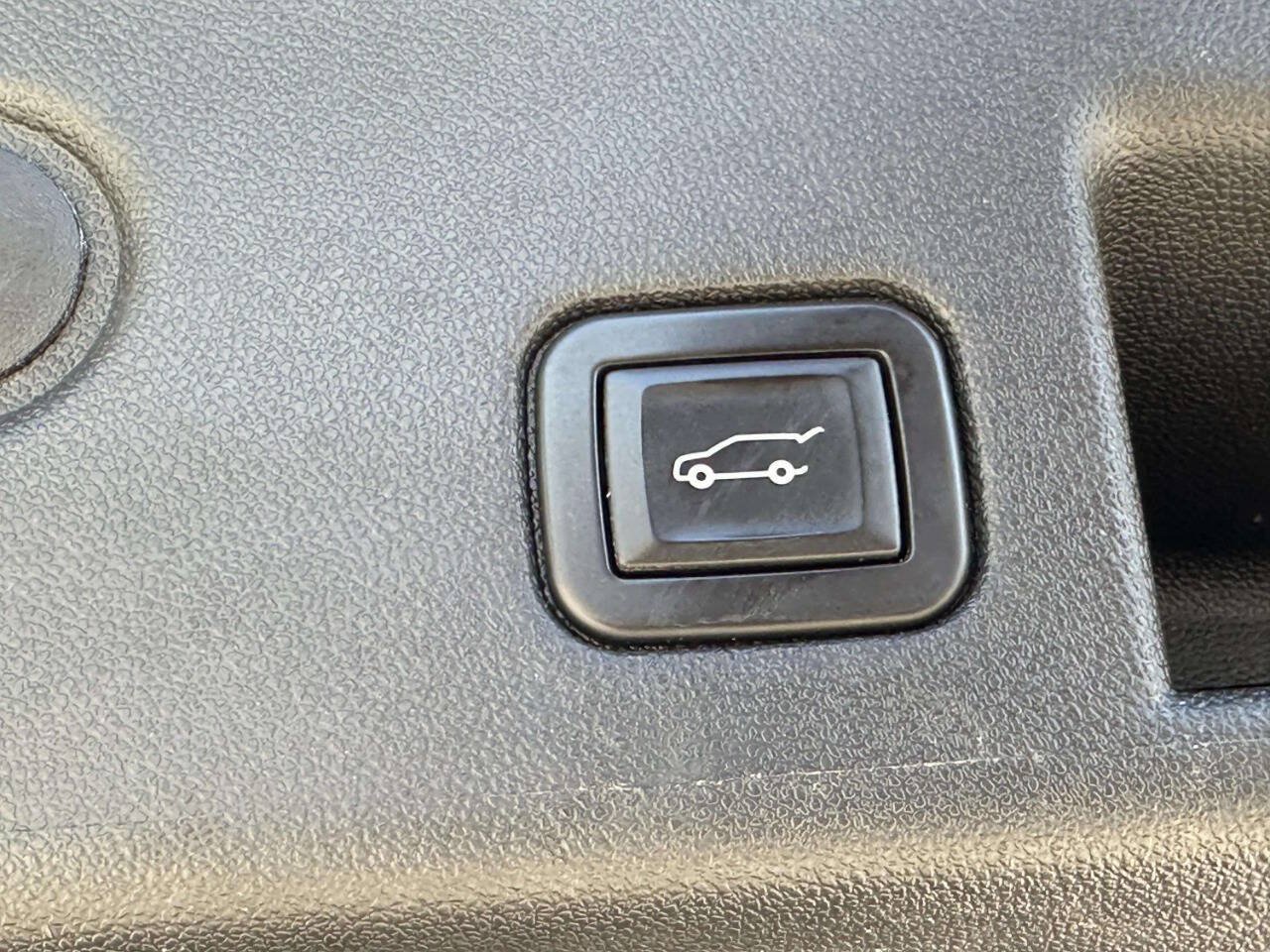 Used 2020 Chevrolet Equinox LT FWD image 20