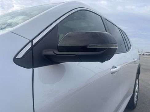 Used 2024 GMC Acadia Elevation w/ Luxury Package image 3