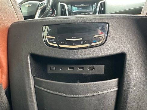 Used 2019 Cadillac Escalade Luxury AWD/4WD image 18