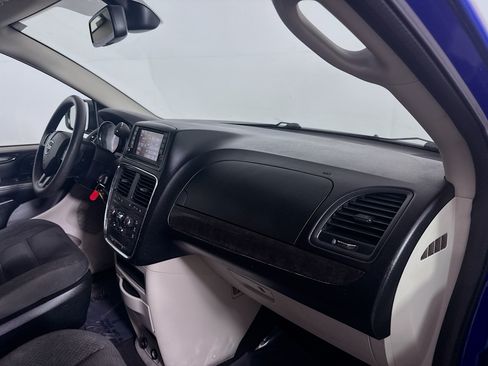 Used 2019 Dodge Grand Caravan SE FWD image 27