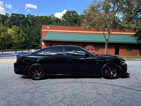 Used 2017 Dodge Charger SRT Hellcat w/ Harman/Kardon Audio Group RWD image 4