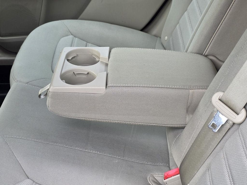 Used 2020 Ford Fusion SE FWD image 9