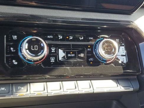 New 2026 GMC Sierra 1500 AT4 w/ AT4 Premium Package AWD/4WD image 24