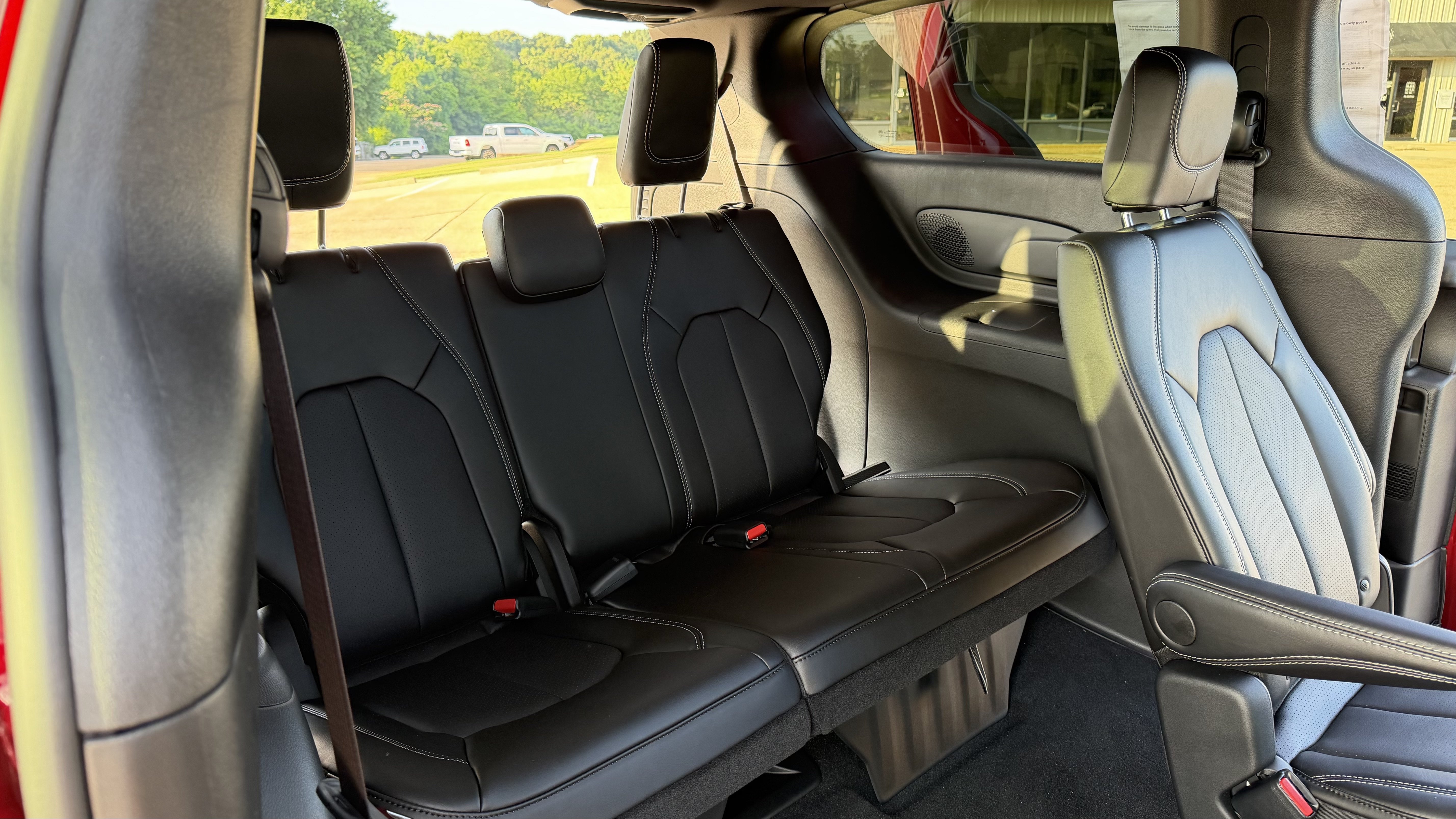 New 2027 Chrysler Pacifica Select w/ Family Tech Group AWD/4WD image 38