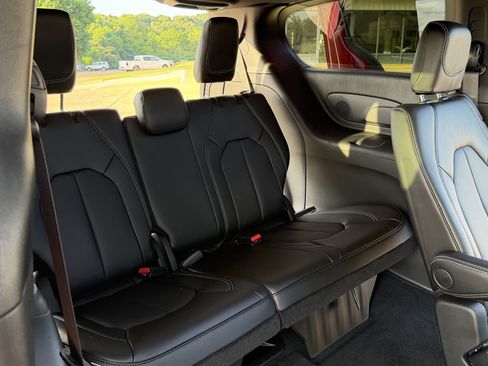 New 2027 Chrysler Pacifica Select AWD/4WD image 38