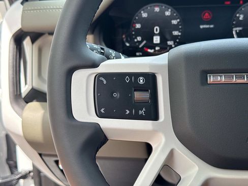 Used 2025 Land Rover Defender 110 X-Dynamic SE image 28