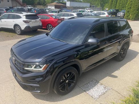 Used 2023 Volkswagen Atlas SEL R-Line AWD/4WD image 4
