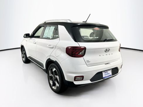 Used 2023 Hyundai Venue Limited FWD image 7