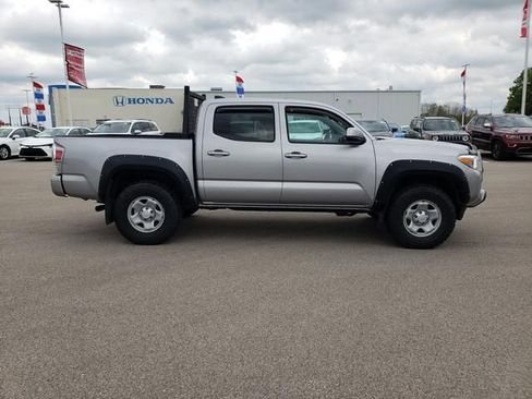 Used 2020 Toyota Tacoma SR AWD/4WD image 4