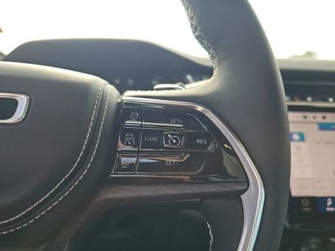 Used 2023 Jeep Grand Cherokee Overland w/ Luxury Tech Group IV image 42