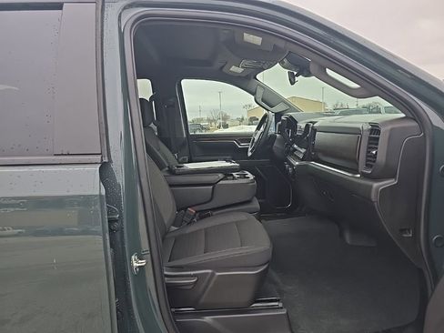 Used 2025 Chevrolet Silverado 1500 LT image 7