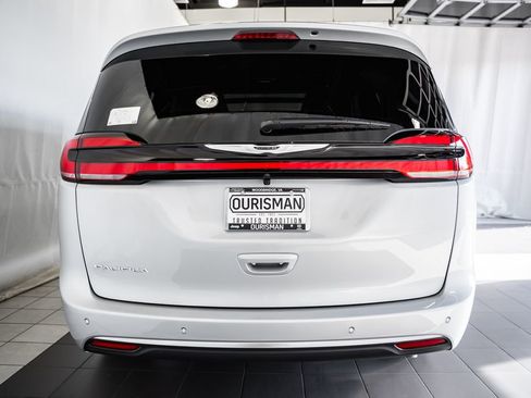 New 2026 Chrysler Pacifica Pinnacle image 5
