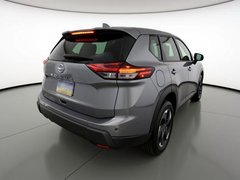 Used 2025 Nissan Rogue SV image 9