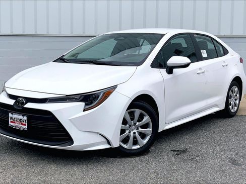 New 2026 Toyota Corolla LE FWD image 2