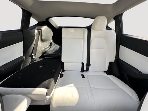 Used 2021 Tesla Model Y Long Range image 27