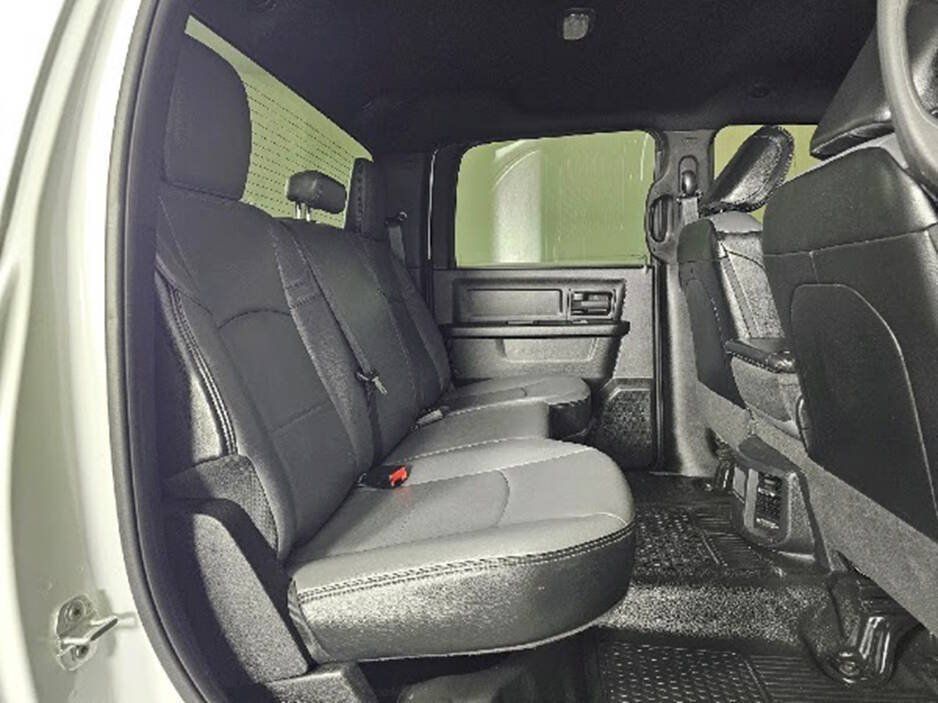 Used 2024 RAM 2500 Tradesman w/ Chrome Appearance Group AWD/4WD image 16