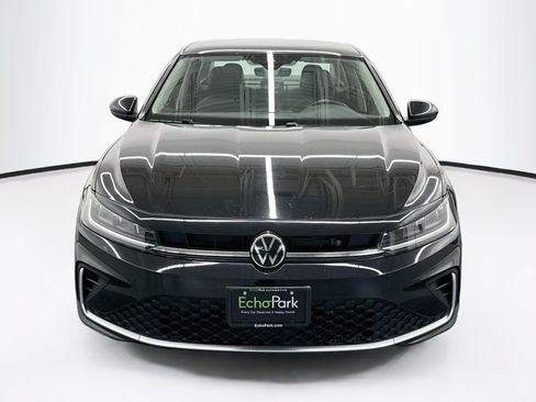 Used 2025 Volkswagen Jetta SE FWD image 2
