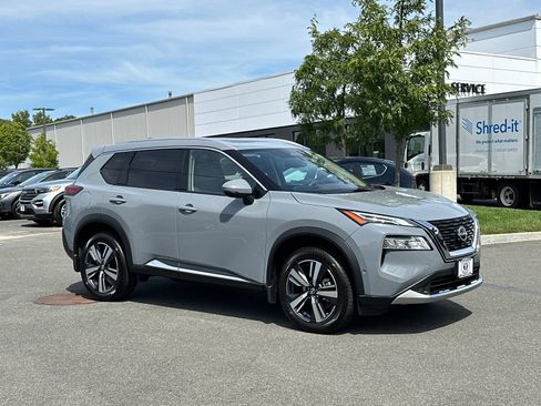 Used 2022 Nissan Rogue Platinum w/ Head-Up Display Package image 2