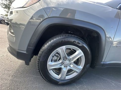 Used 2024 Jeep Compass Latitude image 18