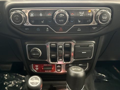 Used 2022 Jeep Wrangler Unlimited Rubicon w/ LED Lighting Group AWD/4WD image 23
