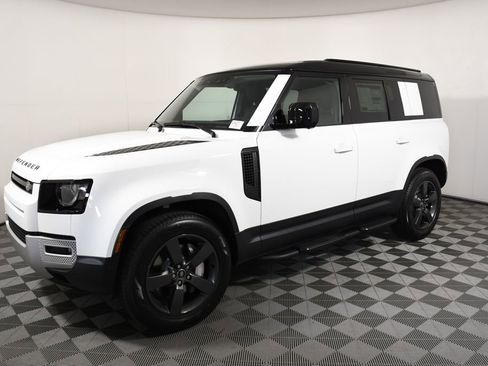 Used 2025 Land Rover Defender 110 S image 2