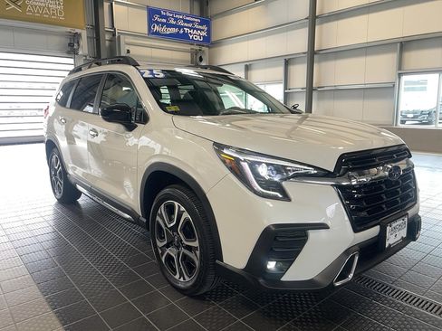 Used 2025 Subaru Ascent Touring AWD/4WD image 1