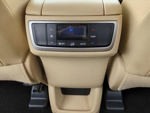 Used 2014 Toyota Highlander Plus FWD image 16