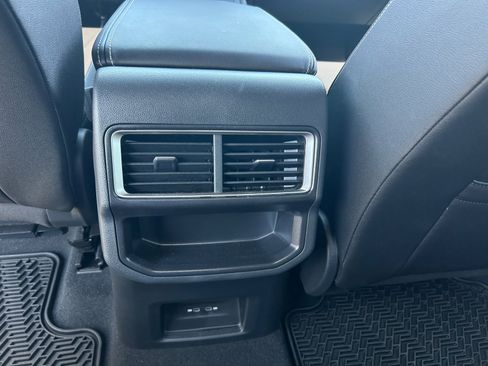 Certified 2025 Volkswagen Atlas Cross Sport SE FWD image 30
