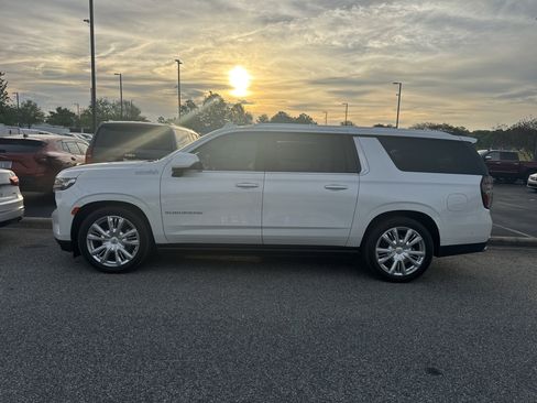 Used 2024 Chevrolet Suburban High Country w/ Advanced Technology Package image 5