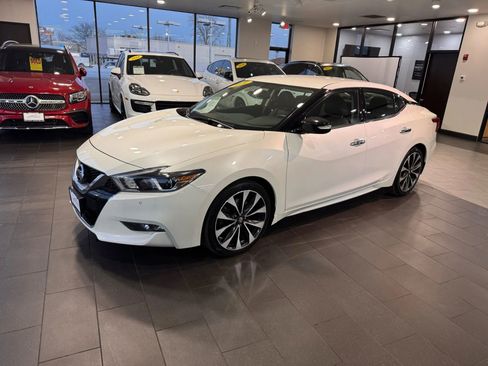 Used 2016 Nissan Maxima SR image 2