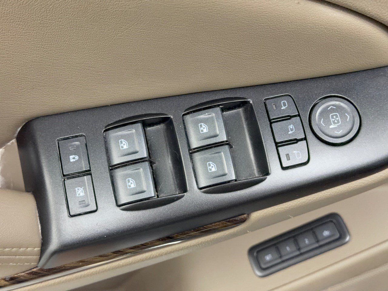 Used 2020 GMC Yukon XL SLT w/ Premium Edition RWD image 15