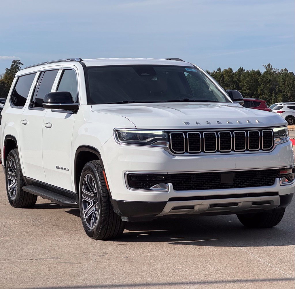 Used 2024 Jeep Wagoneer L Series II AWD/4WD image 10
